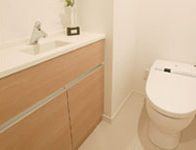 Brillia Tower 大崎  Equipment 設備・仕様 専用の手洗い器とトイレ内収納