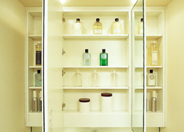 Brillia 世田谷喜多見 　Powder Room　浴室・洗面・トイレ　三面鏡裏収納