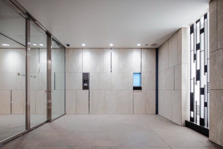 Brillia 北浦和　風除室