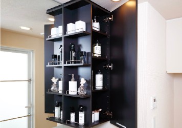 Brillia 北浦和　Powder Room　洗面室・トイレ　鏡裏収納