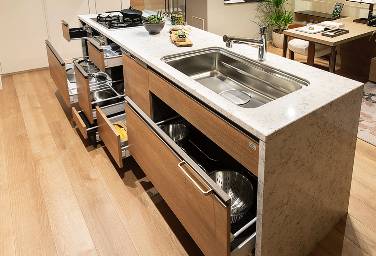 Brillia 上野 Garden　巾木スライド収納