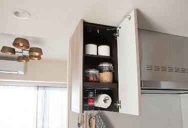 Brillia 上野 Garden　マルチハンガーラック吊戸棚