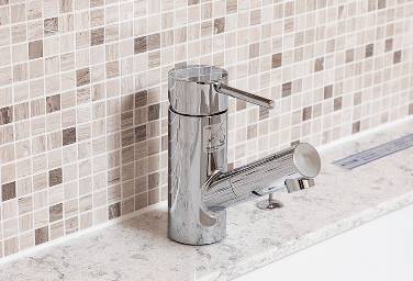 Brillia 上野 Garden　Powder Room　洗面・トイレ　ホース引出し式混合水栓