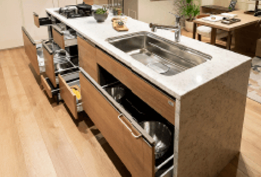 Brillia 上野 Place Kitchen キッチン 巾木スライド収納