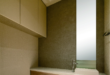 白金ザ・スカイ　POWDER ROOM　鏡付きトイレ手洗いカウンター