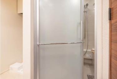 白金ザ・スカイ　BATH ROOM　スリム框ガラス扉