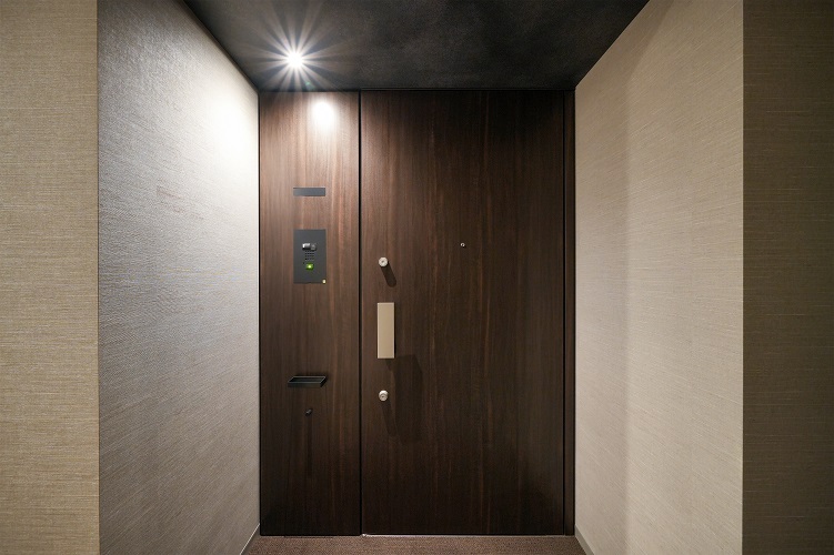 白金ザ・スカイ　OTHERS　玄関ドア