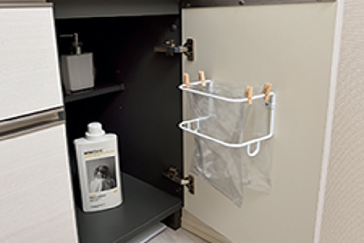 Brillia 大島　Bath Room&Powder Room　浴室・洗面室・トイレ　ダストバッグハンガー付開き扉