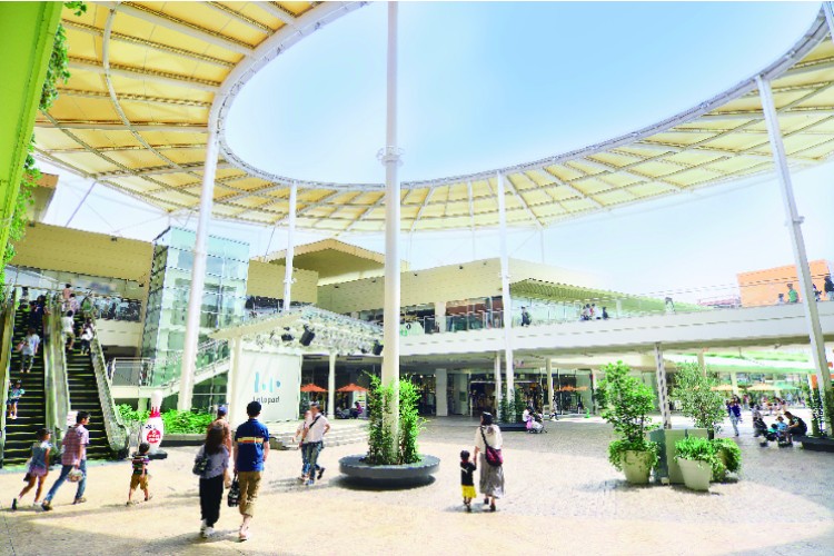 Brillia 八潮　大規模ショッピング施設