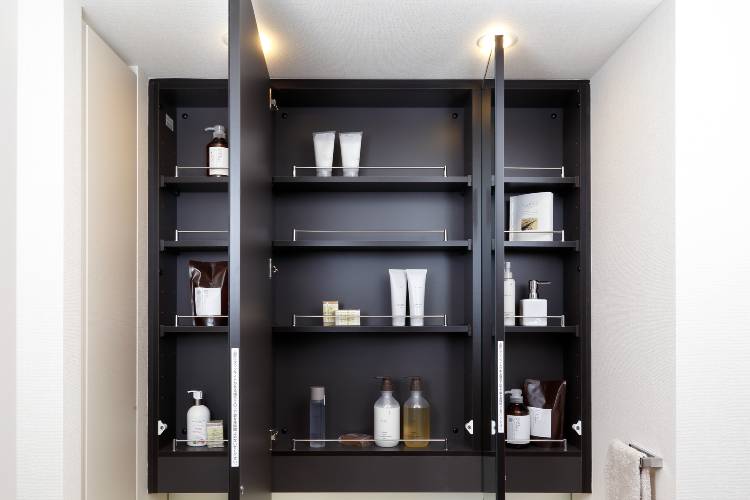 Brillia 旗の台　Powder Room　洗面・トイレ　鏡裏収納