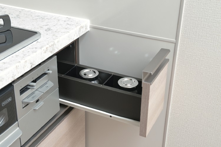 Brillia 横濱山手　Kitchen　キッチン　スパイスラック