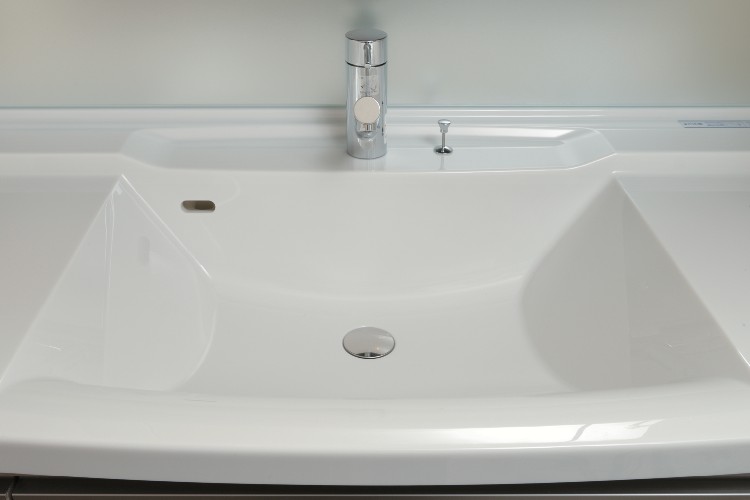 Brillia 横濱山手　Powder Room　洗面・トイレ　ボウル一体型カウンター