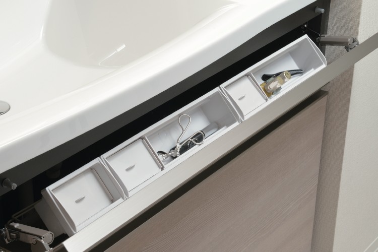 Brillia 横濱山手　Powder Room　洗面・トイレ　スイングポケット収納