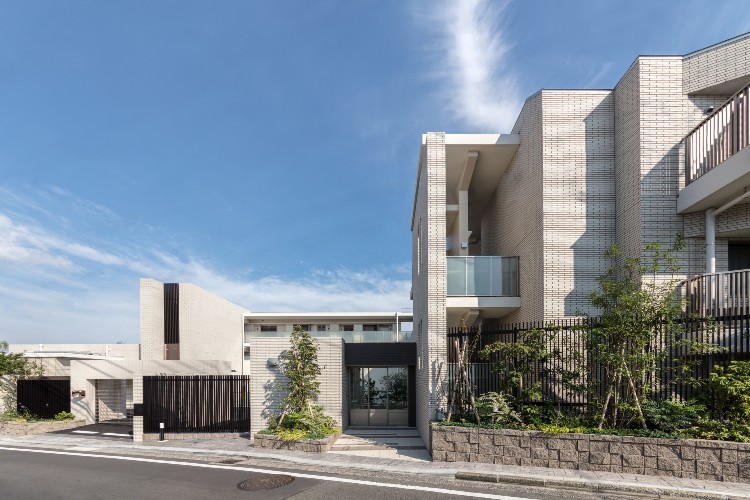 Brillia 横濱山手　サブエントランス