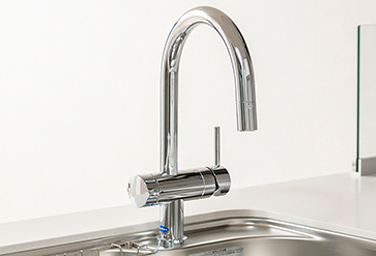 Brillia 目黒青葉台　Kitchen　キッチン　　　※住戸により設備の有無、仕様が異なります。　浄水器一体型シャワー水栓