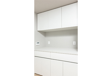 Brillia 目黒青葉台　Kitchen　キッチン　　　※住戸により設備の有無、仕様が異なります。　カップボード