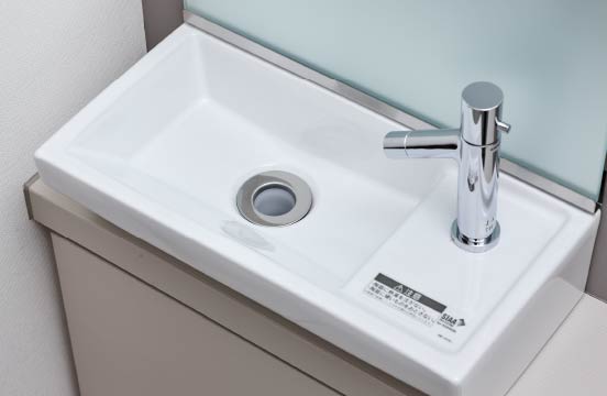 Brillia 四谷三丁目　Powder Room & Toilet　洗面・トイレ　トイレ手洗いカウンター