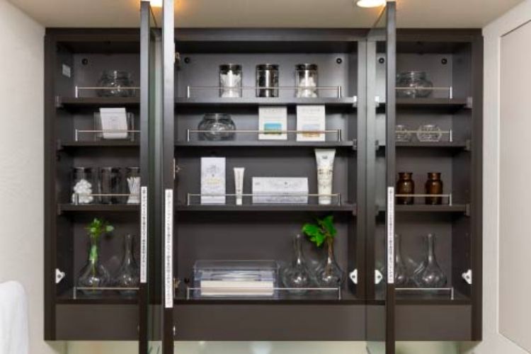 Brillia 練馬春日町　Powder Room & Rest Room　洗面室・トイレ　ミラーキャビネット