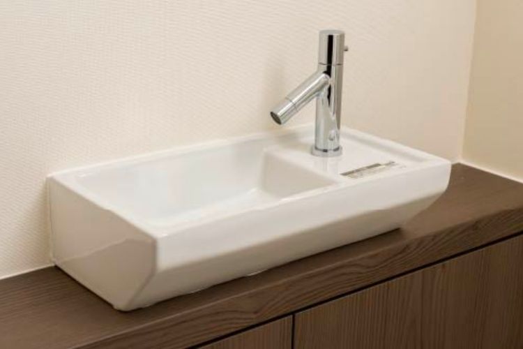 Brillia 練馬春日町　Powder Room & Rest Room　洗面室・トイレ　トイレ手洗いカウンター