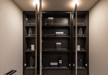 Brillia Tower 浜離宮　Powder room　洗面　鏡裏収納