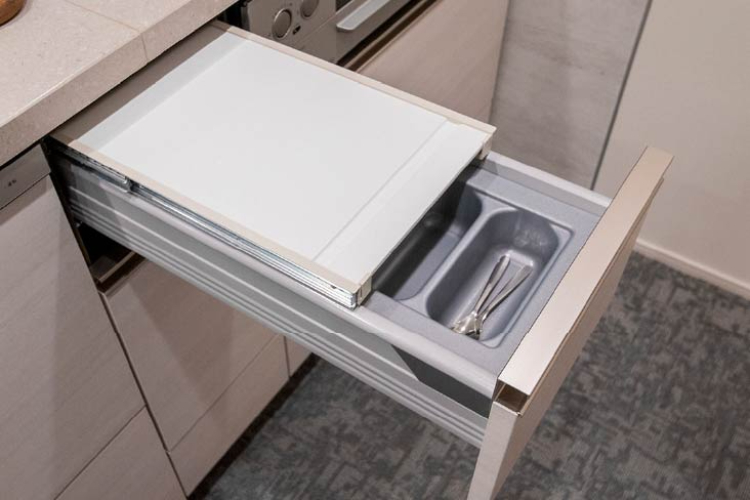 Brillia 目黒大橋　Kitchen　キッチン　サポートテーブル