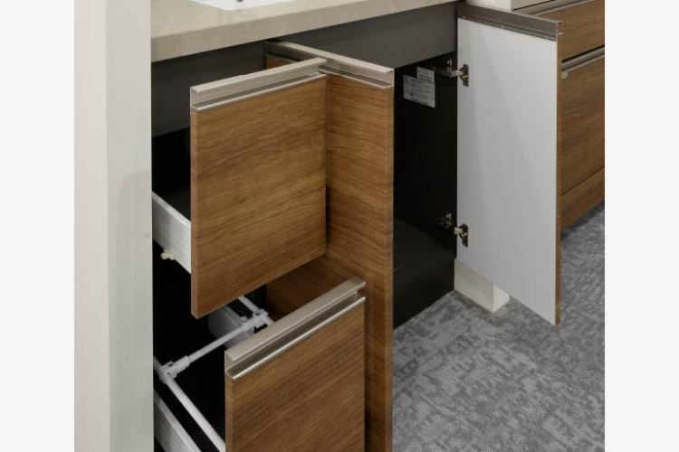 Brillia 目黒大橋　Powder Room　洗面室　2段スライド収納＋開き扉収納