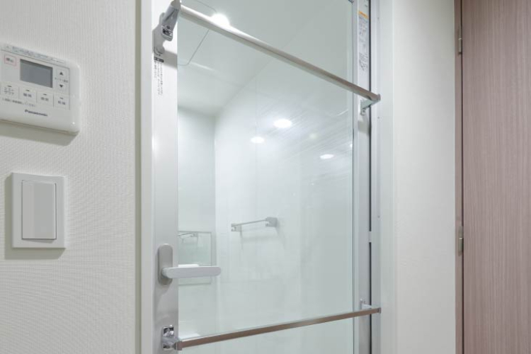 Brillia 目黒大橋　Bathroom　浴室　ドア外タオル掛け