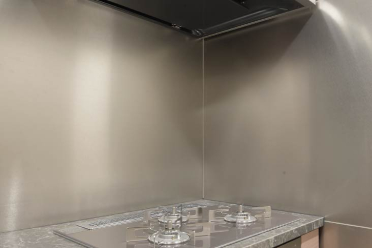 Brillia 目黒大橋　Kitchen　キッチン　ステンレス複合パネル