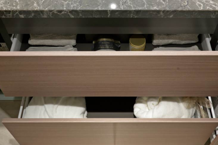 Brillia 目黒大橋　Powder Room　洗面室　インセットレール引手