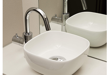 Brillia Tower 堂島　Dressing Room & Toilet　洗面室＆トイレ　手洗い器・ミラー