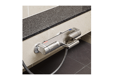 Brillia Tower 堂島　Bathroom　バスルーム　シャワー付き混合水栓・天然石カウンター