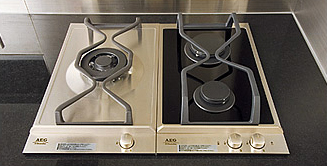 Brillia 代官山プレステージ 　三つ口コンロ