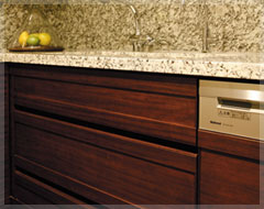 Brillia 大和郷　Kitchen　キッチン　把手のない高品位仕様の引出し