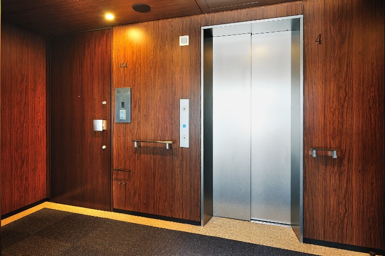 Brillia 大和郷　エレベーターホール