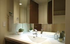 Brillia 品川中延 　Bath Room　浴室・洗面・トイレ　三面鏡＆洗面ボウル