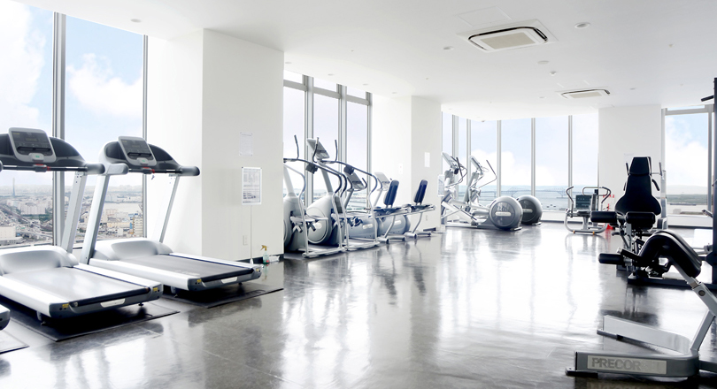 Brillia Mare 有明 TOWER&GARDEN　ジムには、ランニング・エアロバイクなどのマシンが設置されています。