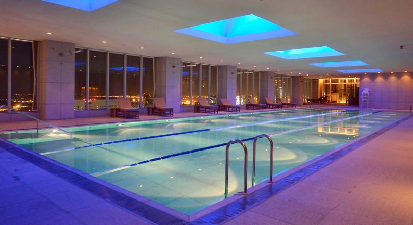 Brillia Mare 有明 TOWER&GARDEN　25mの本格プールでは思い切り身体を動かせます。