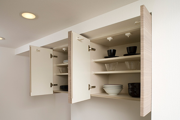 Brillia 大島小松川公園　キッチン吊り戸棚