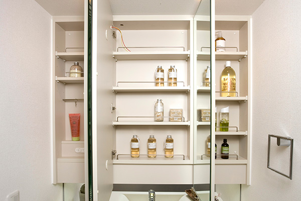 Brillia 大島小松川公園　Sanitary　水まわり　三面鏡ドレッサー