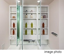Brillia 鵠沼桜が岡 Powder Room 洗面 三面鏡裏収納