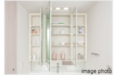 Brillia 草加　Sanitary　水周り　鏡裏収納付三面鏡