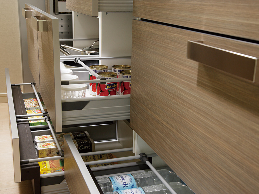 Brillia Tower 所沢ロジュマン　プルモーション機能付収納