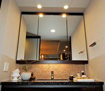 Brillia 巣鴨　木枠付三面鏡