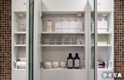 Brillia 砧公園 　Powder Room　浴室・洗面　三面鏡裏収納