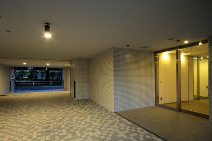 Brillia 砧公園 　サブエントランス