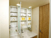 Brillia 藤が丘　Sanitary　水まわり　三面鏡裏収納