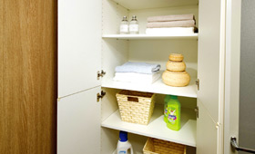 Brillia 青葉荏田　Powder Room　洗面　リネン庫