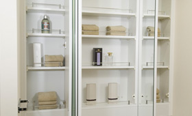 Brillia 青葉荏田　Powder Room　洗面　三面鏡裏収納