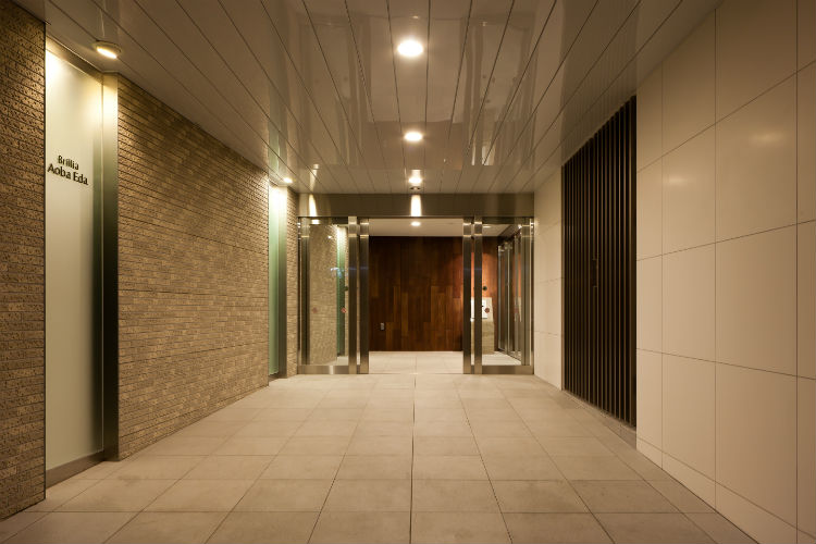 Brillia 青葉荏田　居住者を迎え入れるゲート