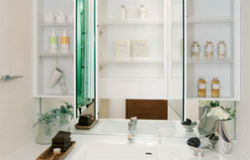 Brillia 越谷レイクタウン 　Lavatory　洗面・トイレ　三面鏡裏収納